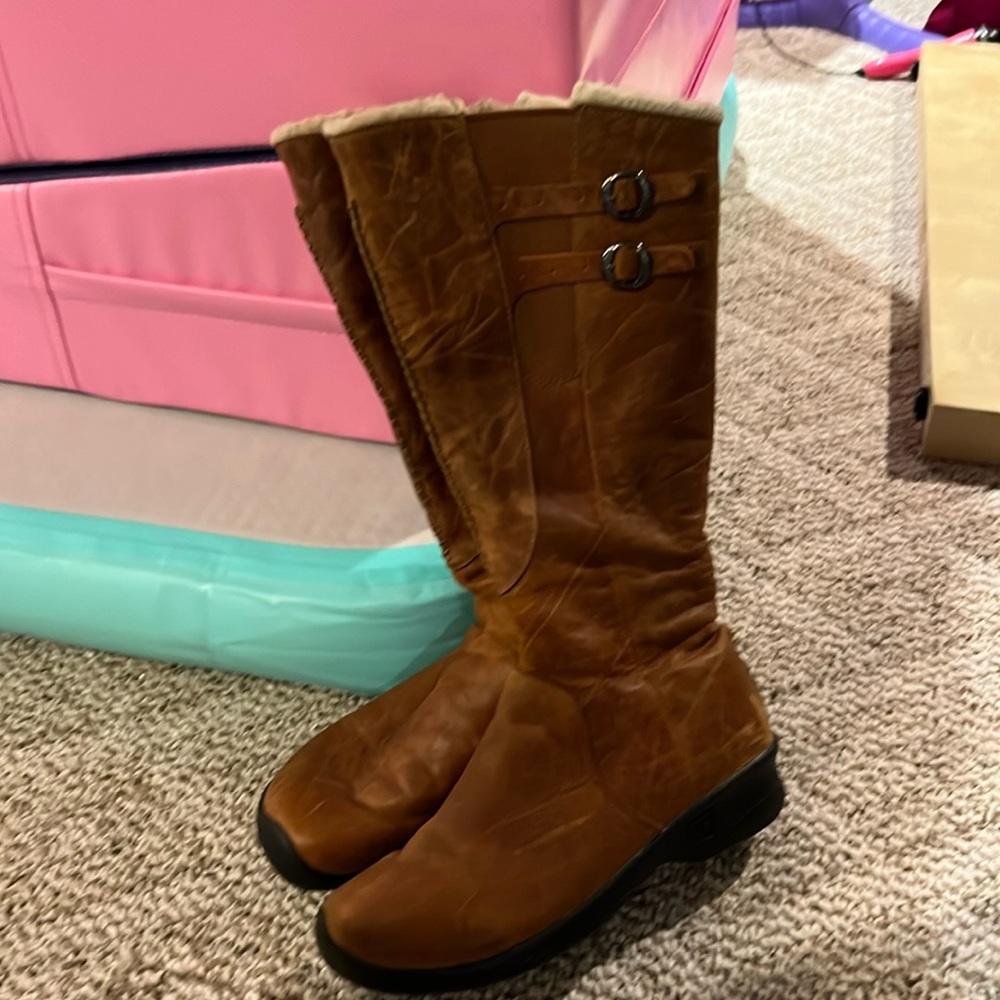 Keen lined boots size 8.
